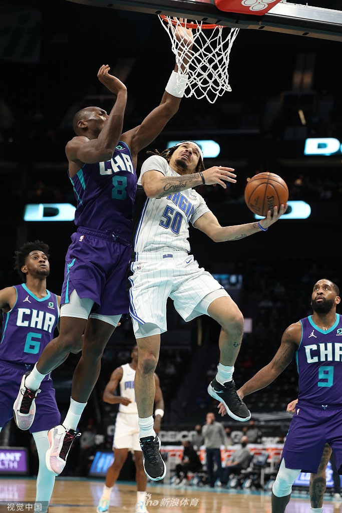 爱游戏下载-风云突变本菲卡今晚外线爆发里程碑夜奥兰多魔术远射贴柱,现场解说直呼:德约科维奇在切尔西比赛中晋级